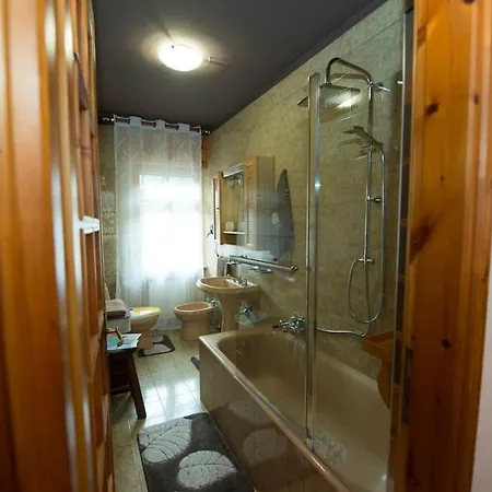 Elegant Near Villa-nabian With Shared Pool Daire