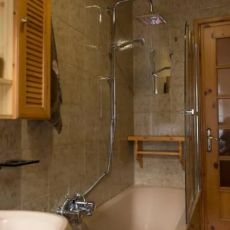 Elegant Near Villa-nabian With Shared Pool
