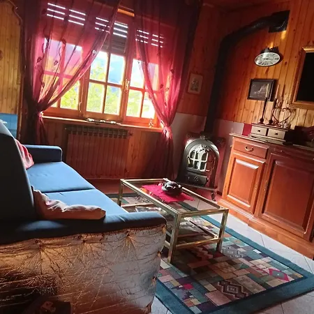 Apartman Elegant Near Villa-nabian With Shared Pool Challand Saint Victor