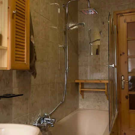 Elegant Near Villa-nabian With Shared Pool